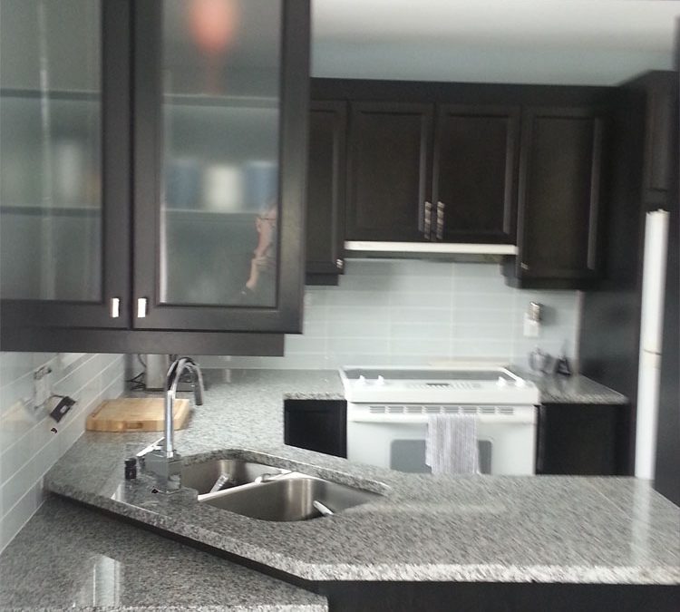 Ébéniste à Québec spécialisé en décapage armoire de cuisine Québec